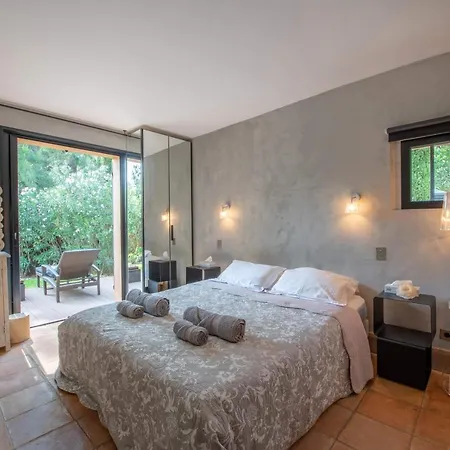 Amazing 10 Guests With Poll, Saint-tropez *